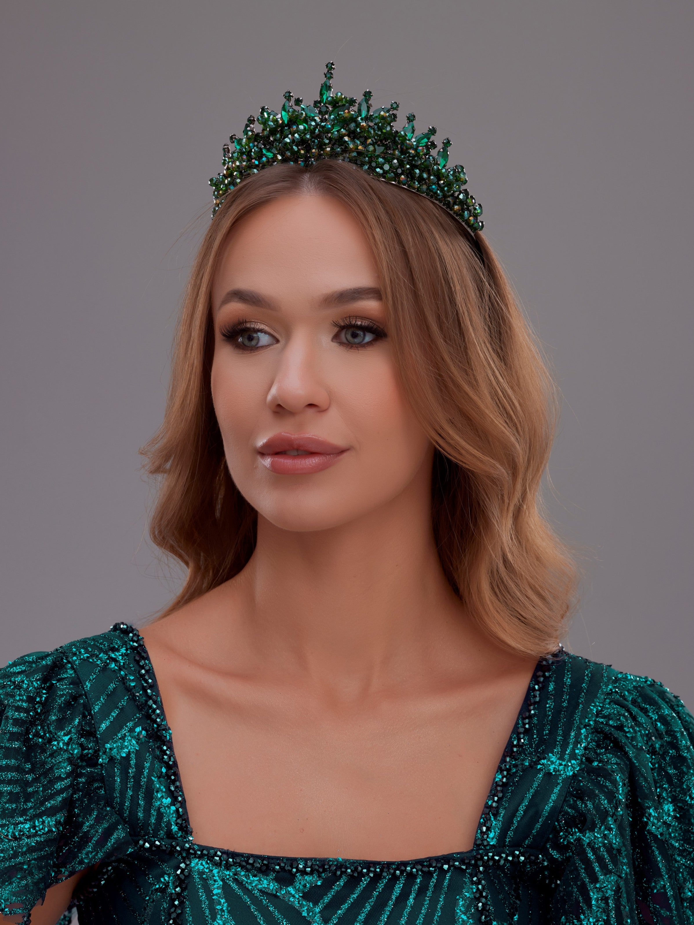Işıltılı Kristal Gelin Tacı - El Yapımı Metal Taç | Beyaz, Yeşil, Mavi, Mor, Kırmızı ve Gold Renk Seçenekleri