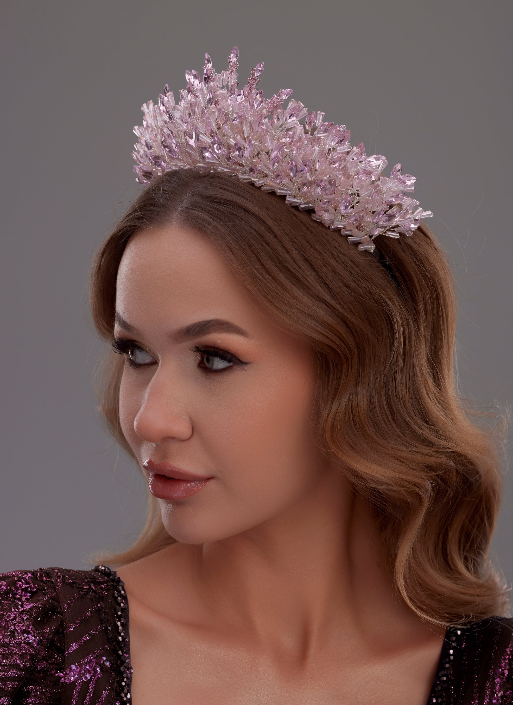 تاج الأميرة المتلألئ بأحجار الكريستال - تاج زفاف بتصميم خاص مصنوع يدويًا