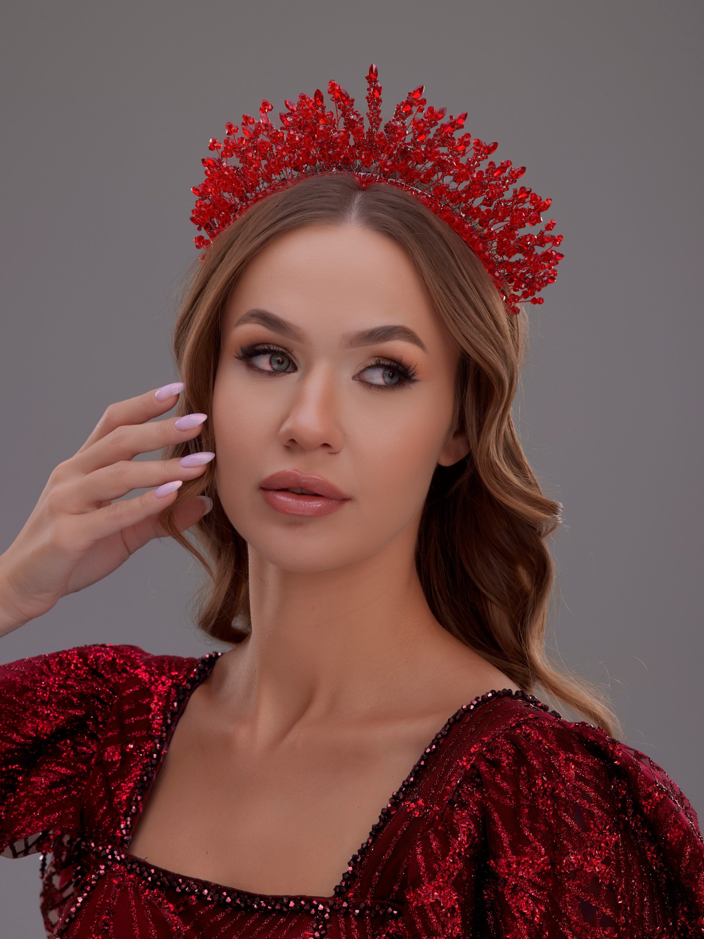 تاج الملكة الفاخر من حجر الكريستال - خيارات ألوان مختلفة