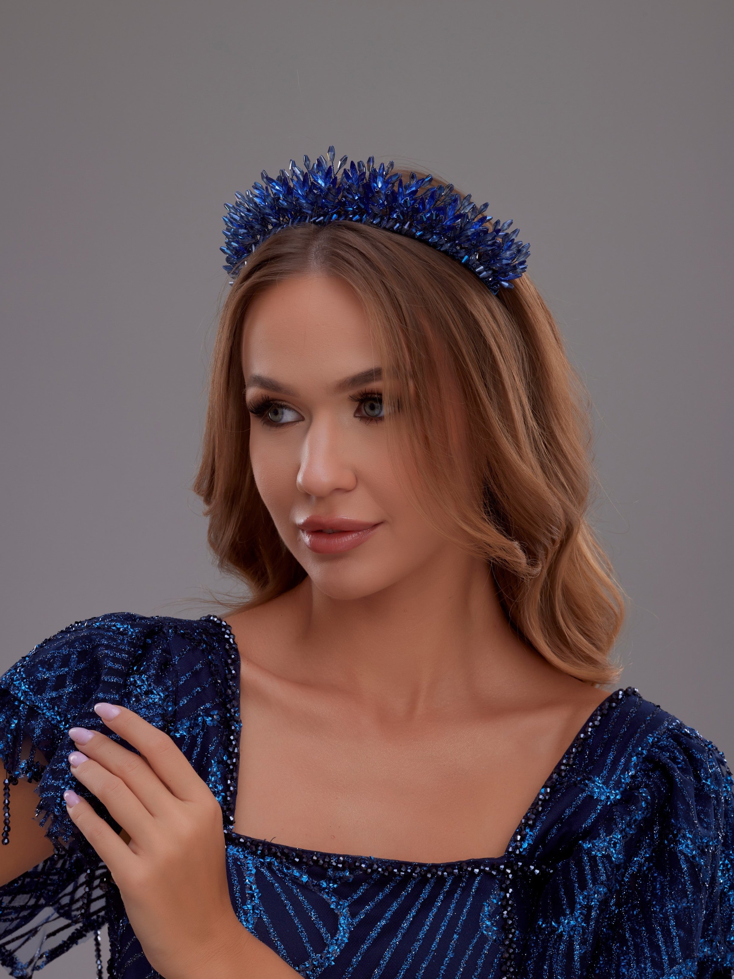 تاج زفاف كريستالي أنيق - إكسسوار شعر زفاف مرصع بالأحجار والكريستال