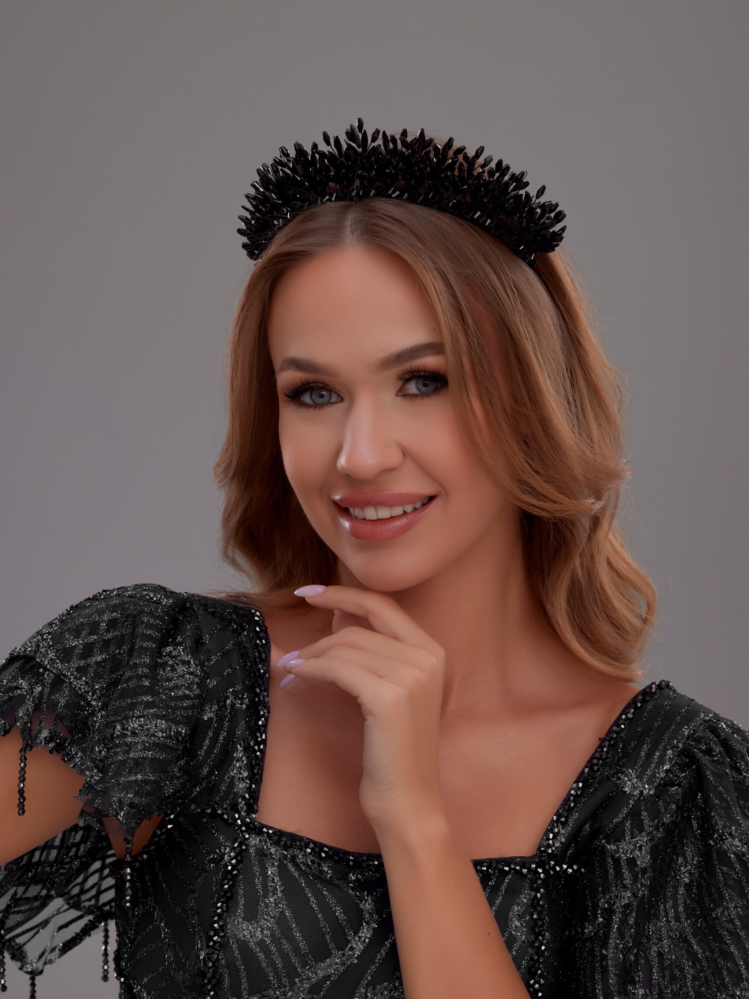 تاج زفاف كريستالي أنيق - إكسسوار شعر زفاف مرصع بالأحجار والكريستال