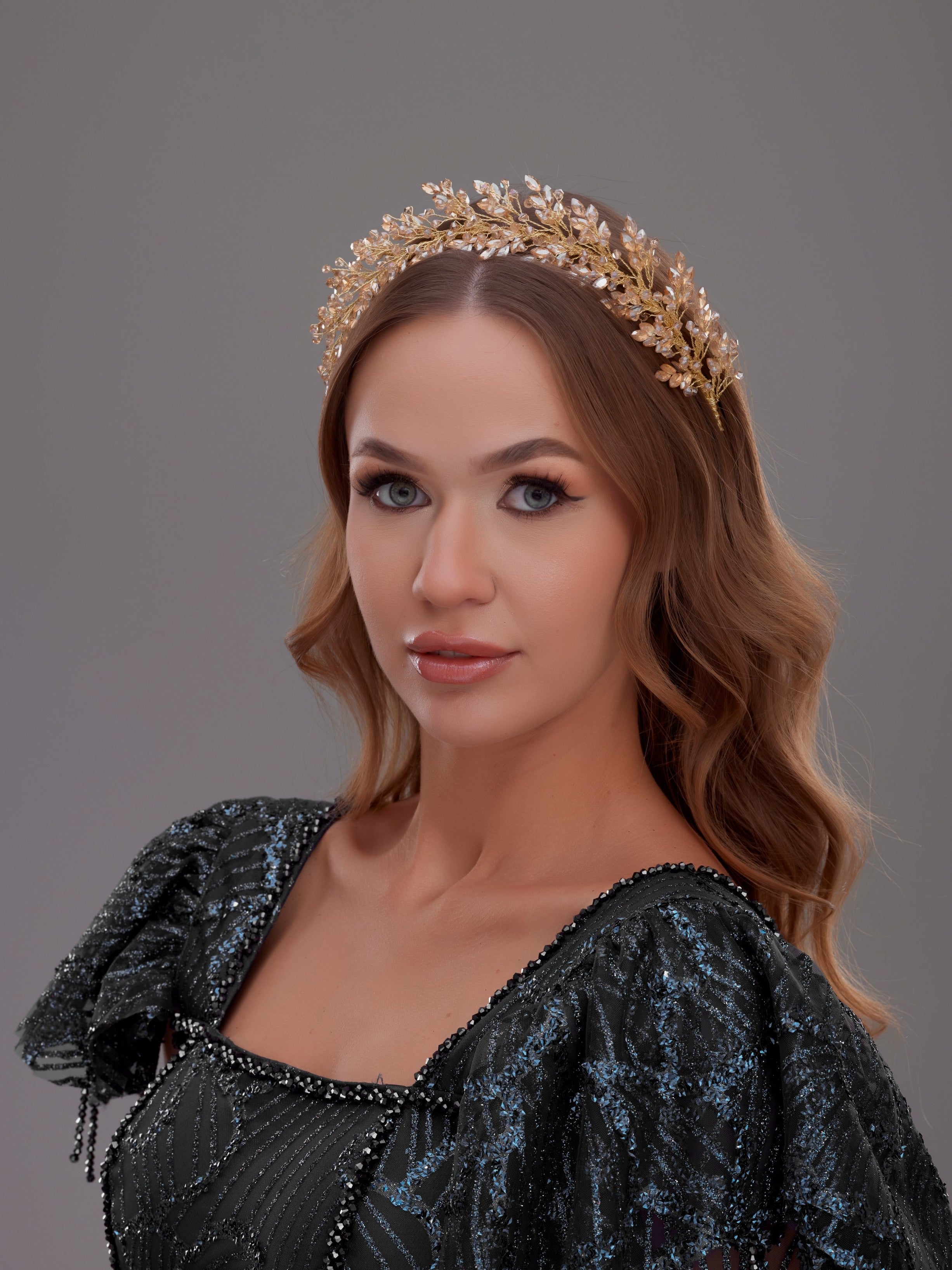 Bridal Hairband with Stone and Pearl Details – Wedding Hair Accessory, Elegant Bridal Hair Jewelry