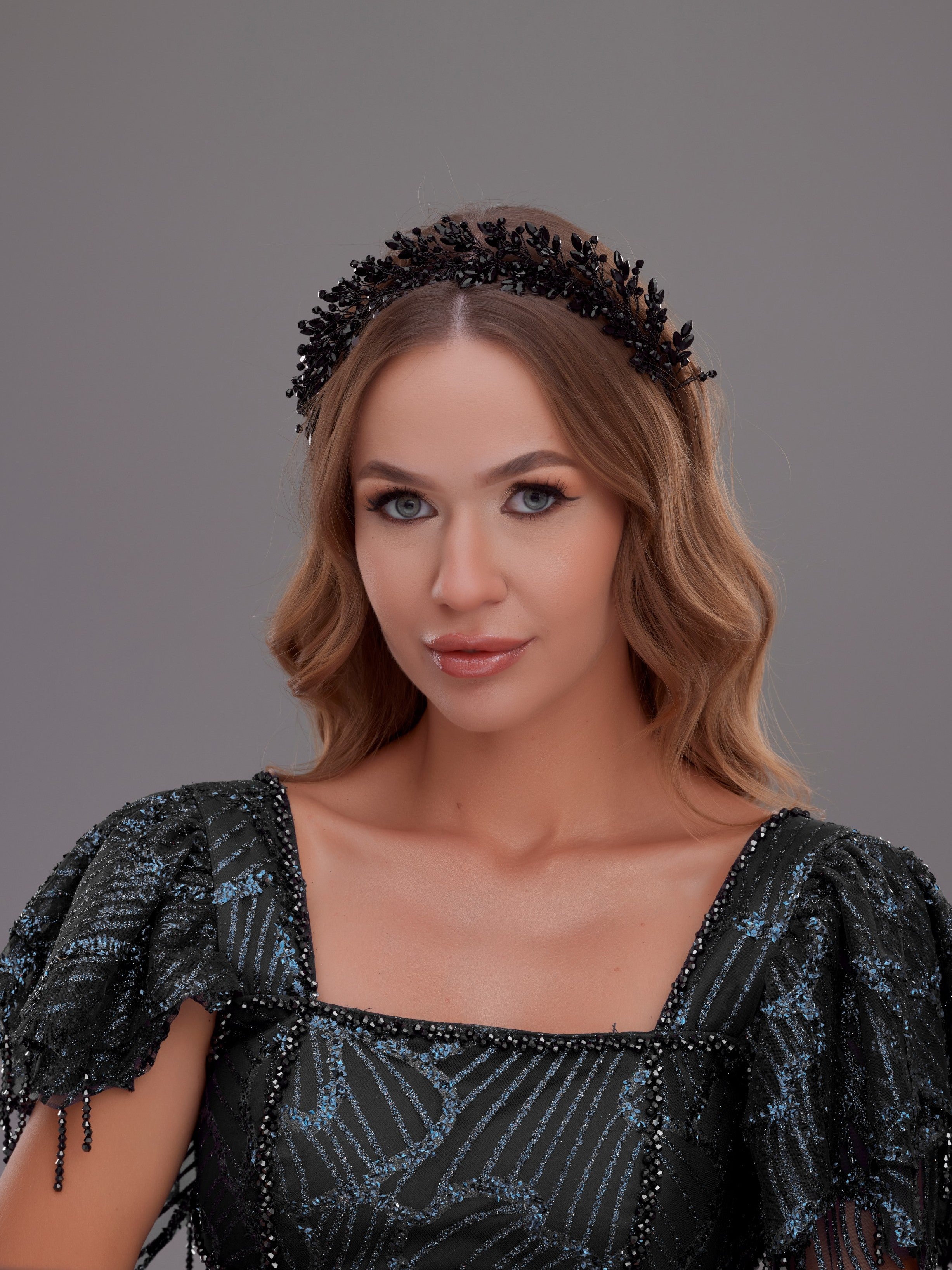 Bridal Hairband with Stone and Pearl Details – Wedding Hair Accessory, Elegant Bridal Hair Jewelry