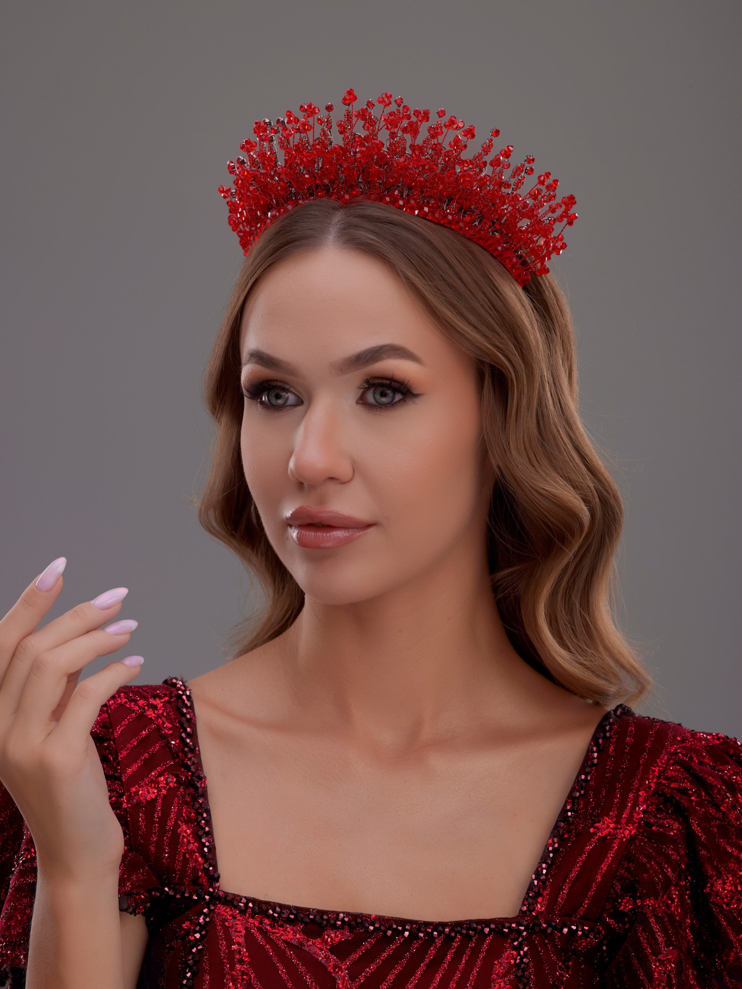 تاج زفاف من أحجار الكريستال المتلألئة - تاج أميرة أنيق مصنوع يدويًا