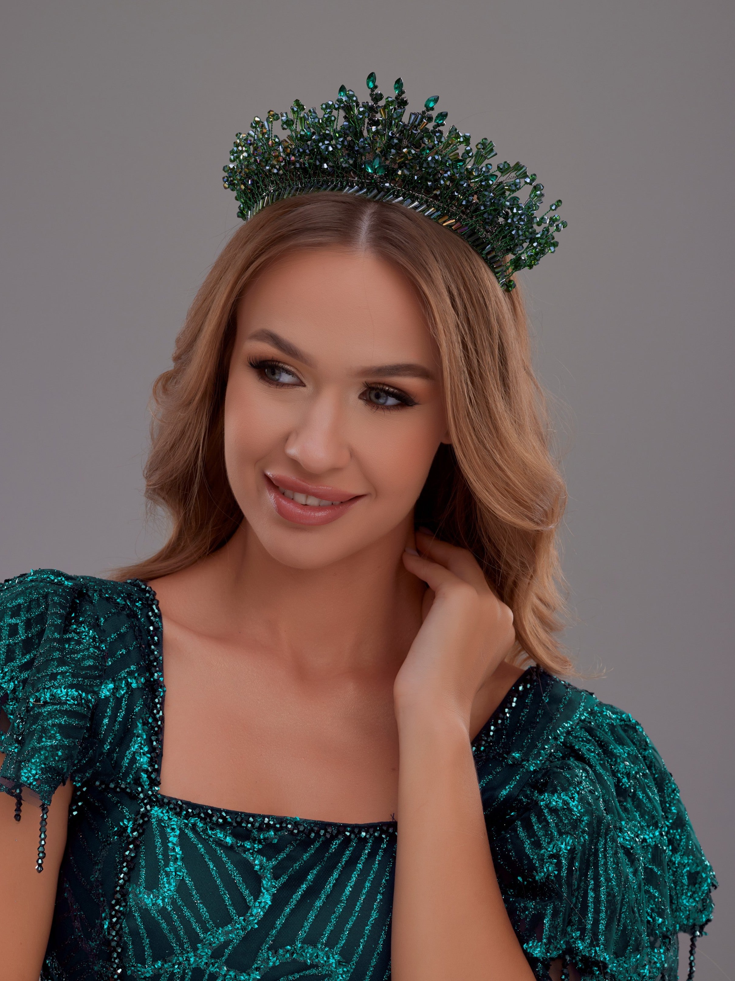 تاج الأميرة الكريستالي المتلألئ - تاج مصنوع يدويًا (مع خيارات ألوان مختلفة)